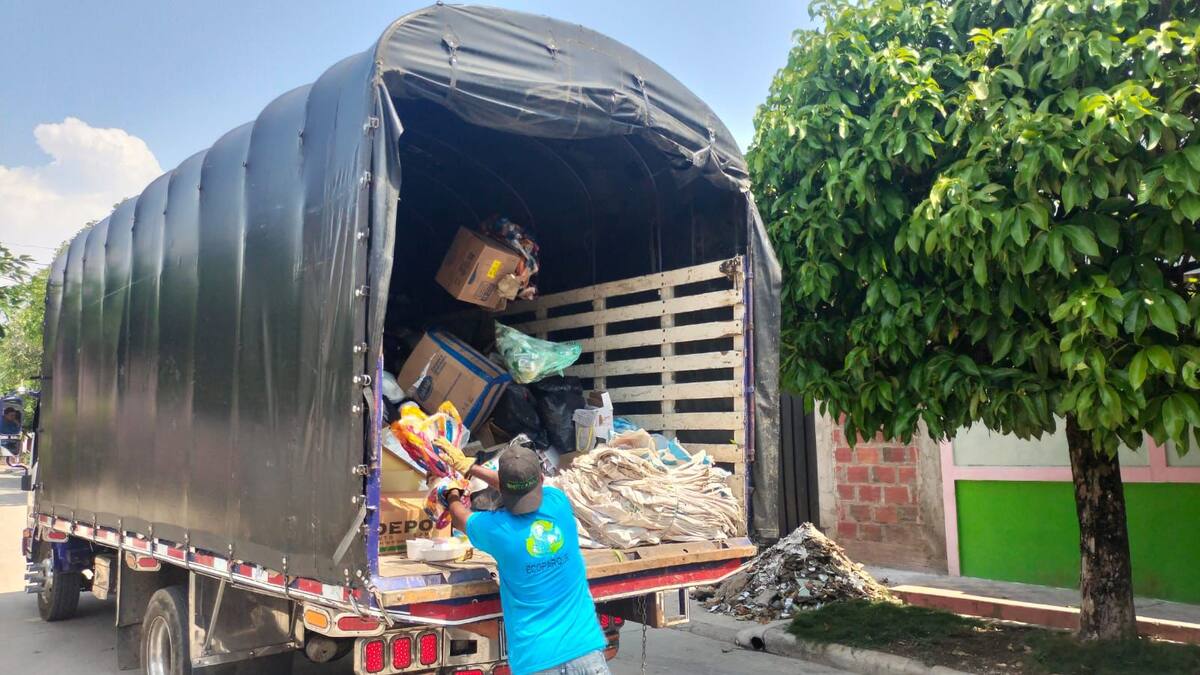 Grupo Ecológico premia en Yaguara a quienes de buen uso a residuos urbanos
