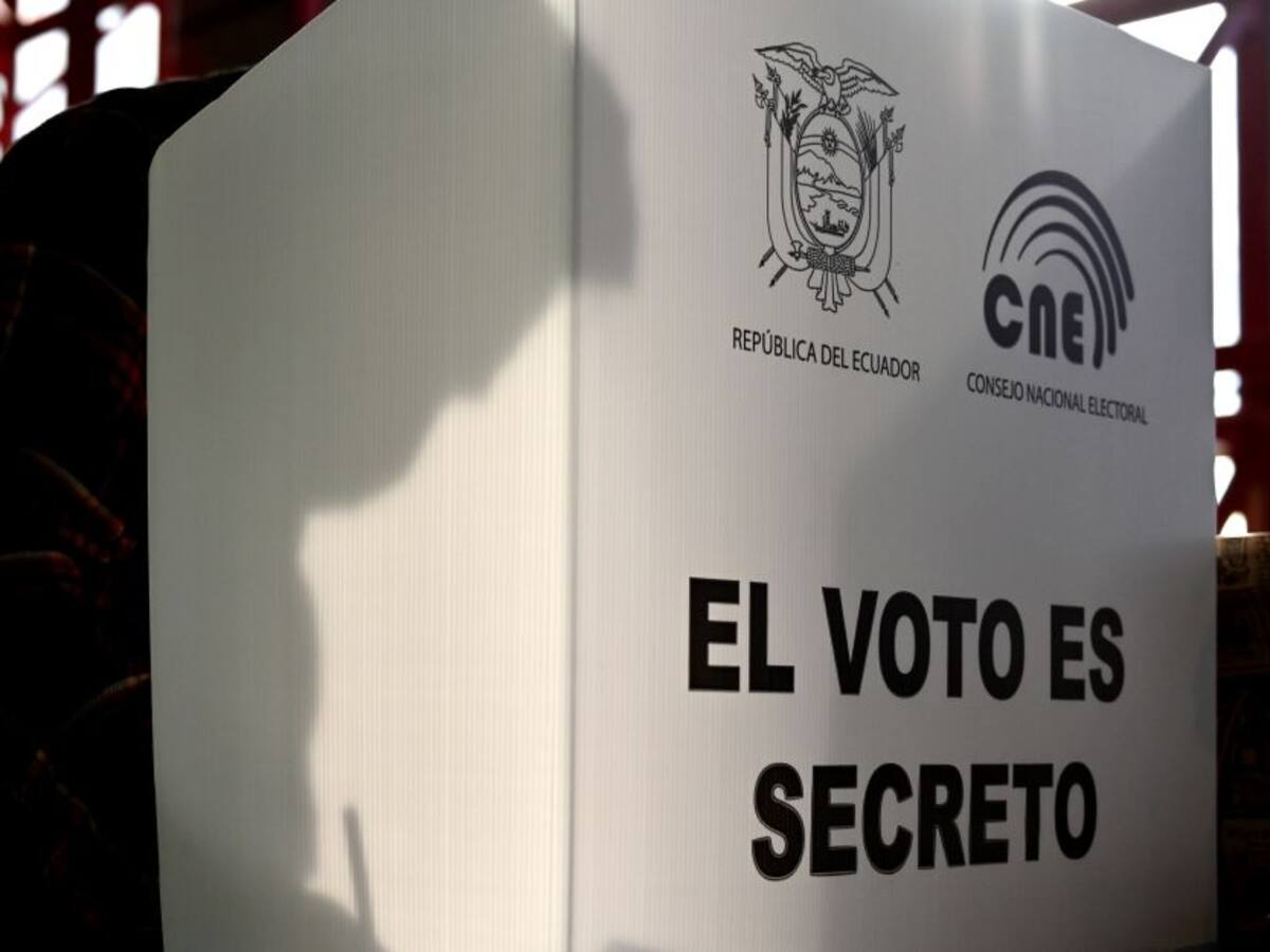 Inician elecciones generales en Ecuador en medio de la pandemia