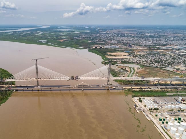 Panorámica del nuevo puente Pumarejo.