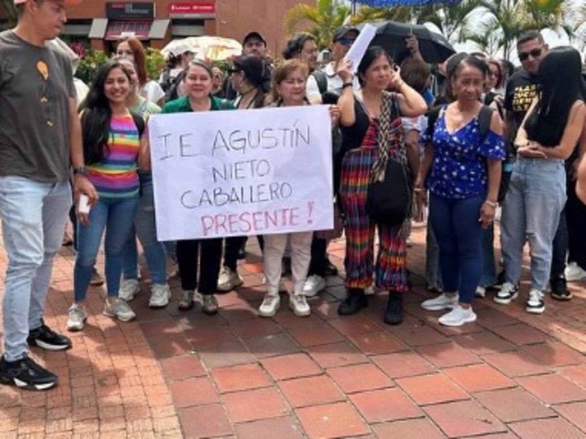 En Dosquebradas, educadores protestaron porque aún falta el PAE y el personal de aseo