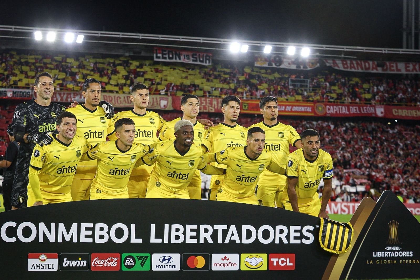 Santa Fe y Peñarol empataron 1-1 en el estadio El Campín de Bogotá / Colprensa.