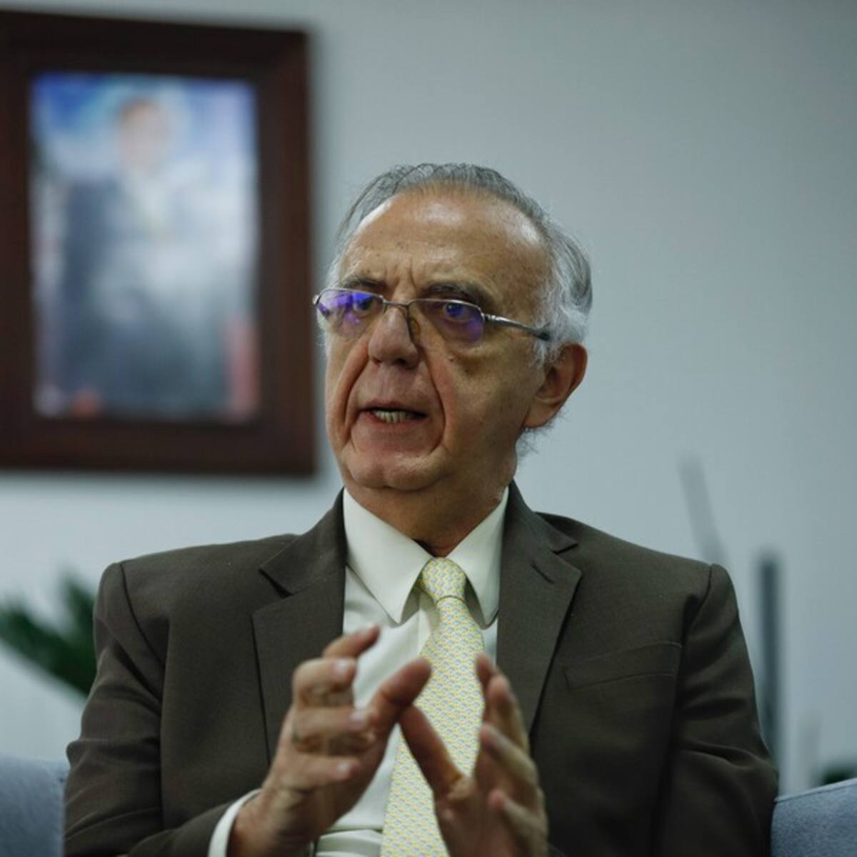 Hay “morbo” en escándalo del comandante del Ejército: Ministro Velásquez
