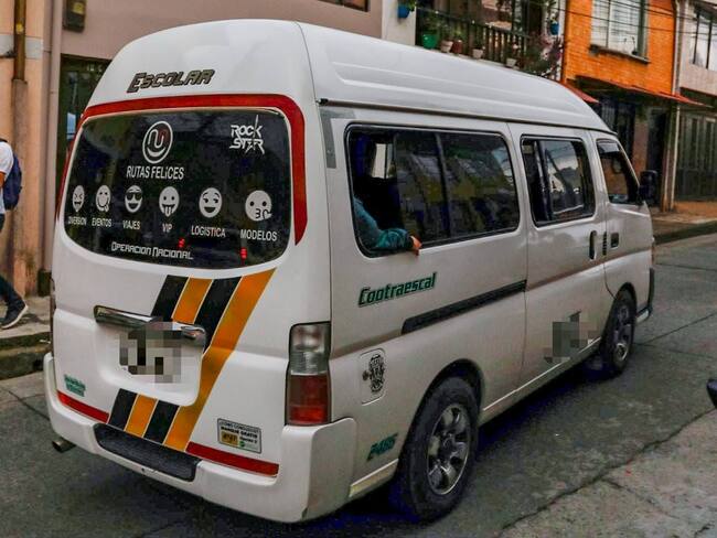 El transporte escolar es una estrategia implementada para garantizar el acceso y permanencia de niños y adolescentes en el sistema educativo.