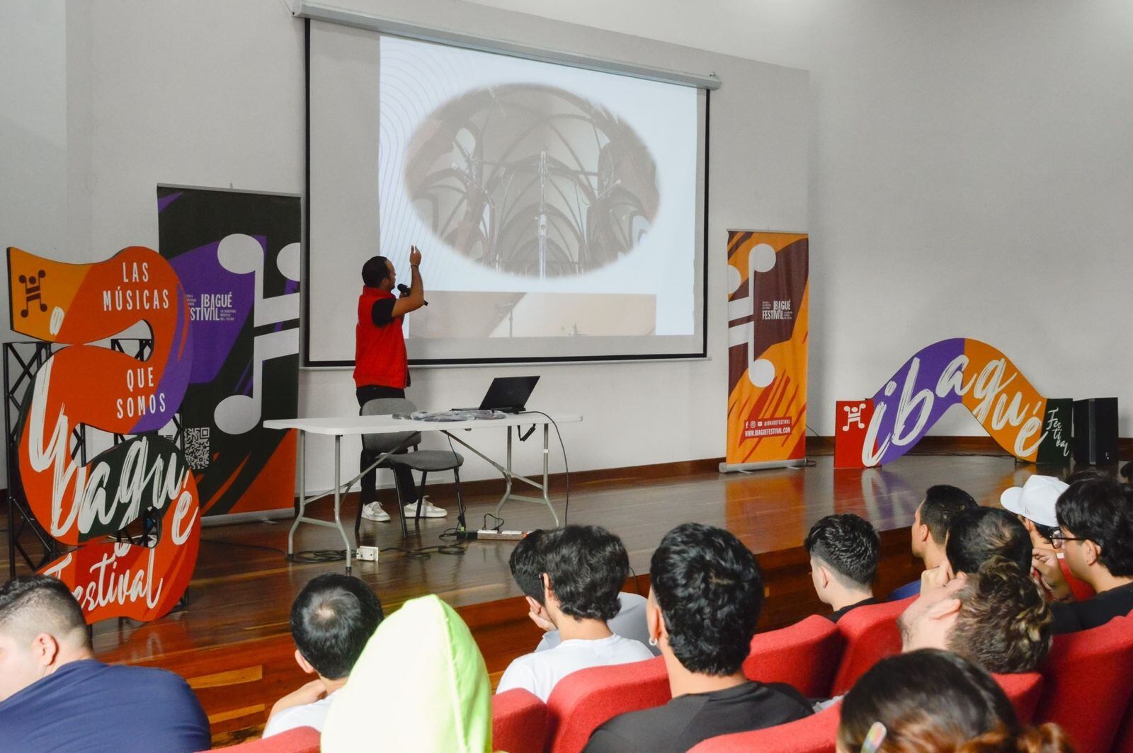 Uno de los talleres se llama Así Producimos