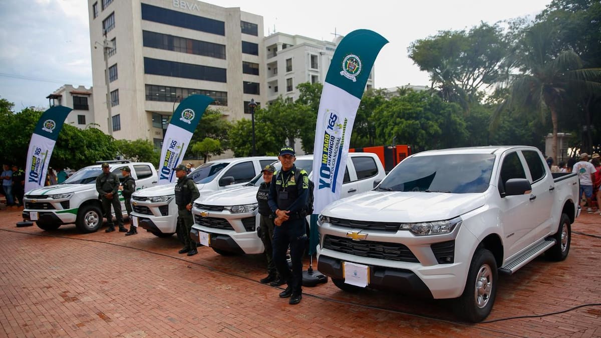 Con recursos del FONSET, Santa Marta entrega ocho camionetas para reforzar la seguridad ciudadana