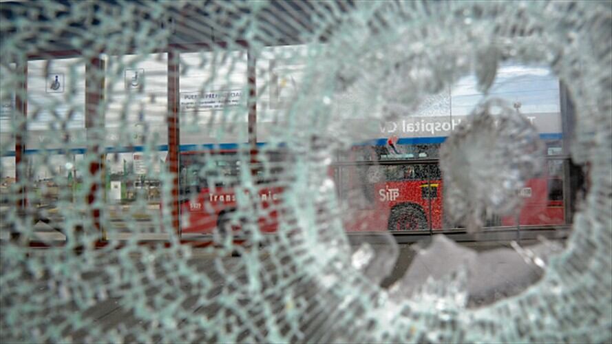 Más de 14 capturados y 22 buses averiados durante disturbios en el sur de Bogotá. Foto: Getty Images