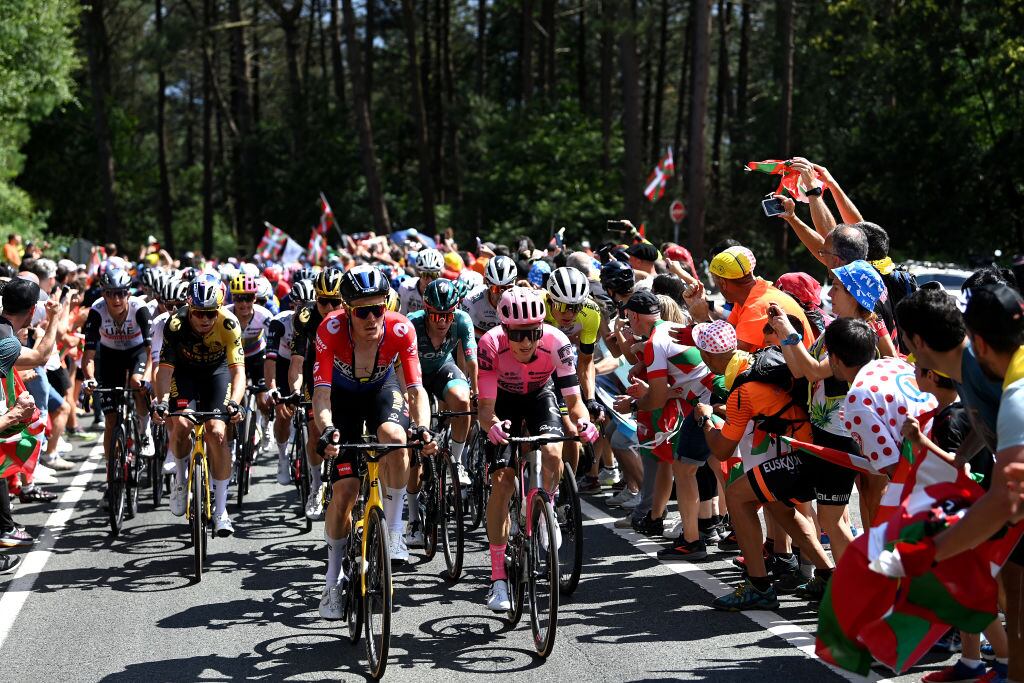 Pelotón del Tour de Francia durante la primera jornada (Photo by Tim de Waele/Getty Images)