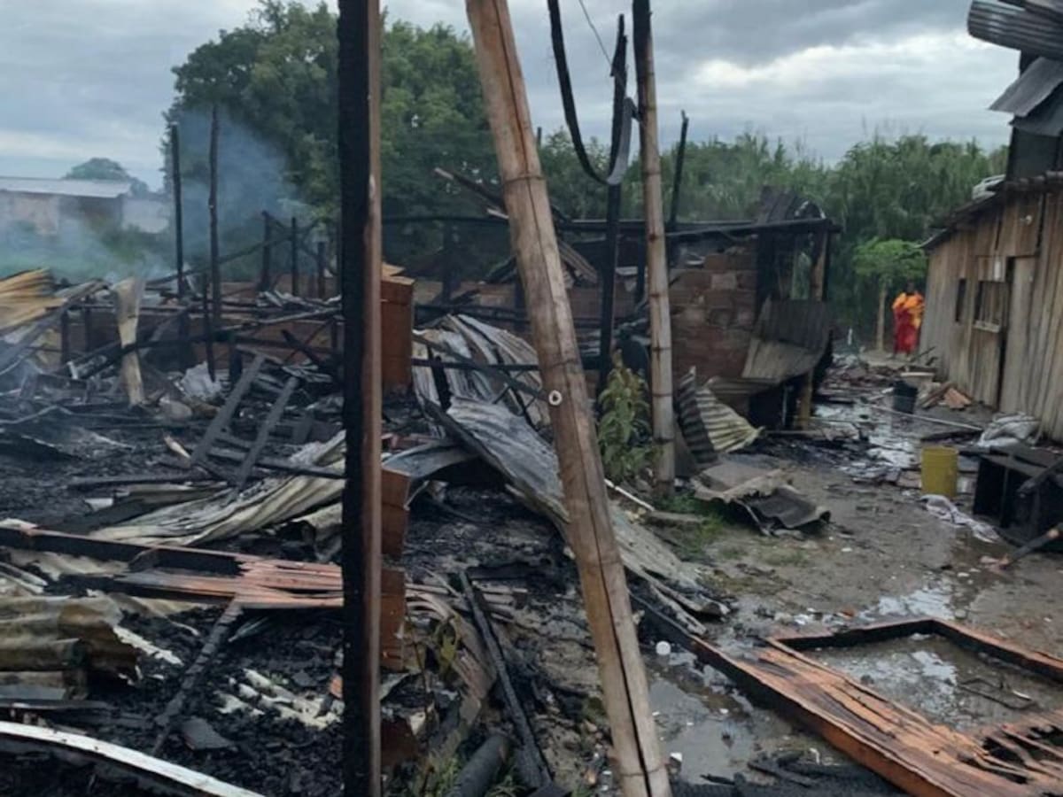 Al menos 20 viviendas destruidas por incendio en Alfonso López