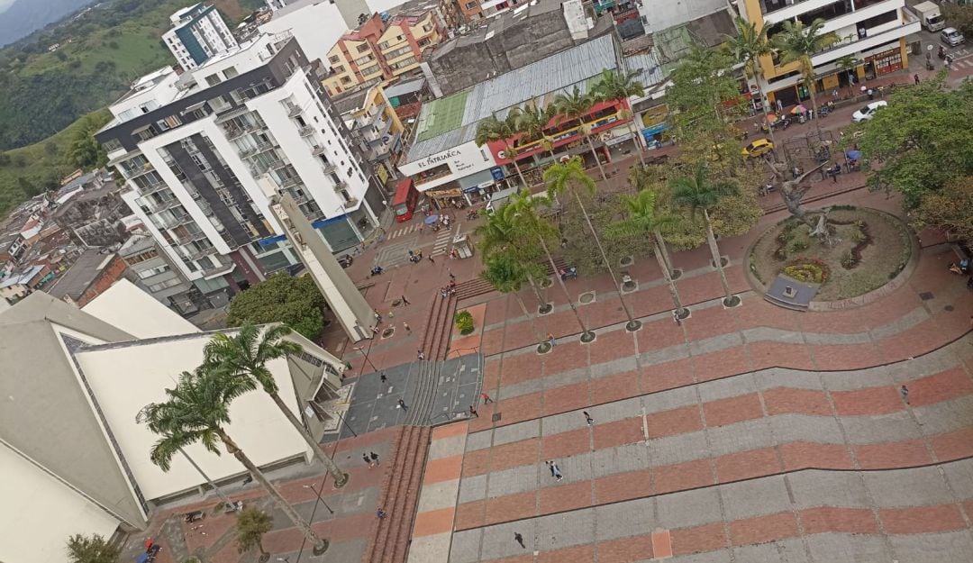 Plaza de Bolívar de Armenia desde el piso 14 de la gobernación del Quindío