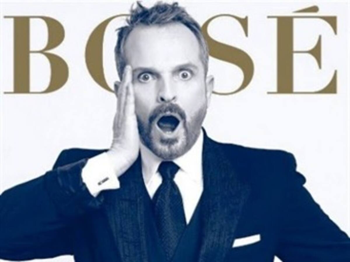 Torrente de aplausos para Bosé en Bogotá