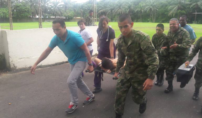 El soldado profesional James Moreno Zogamozo, de 28 años de edad, resultó gravemente herido por un ataque de un francotirador del frente tercero de las Farc.