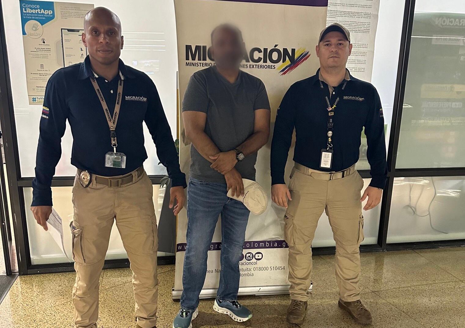 El hombre fue devuelto a su país de origen, tras negarle su ingreso a Colombia. Foto: Migración Colombia.