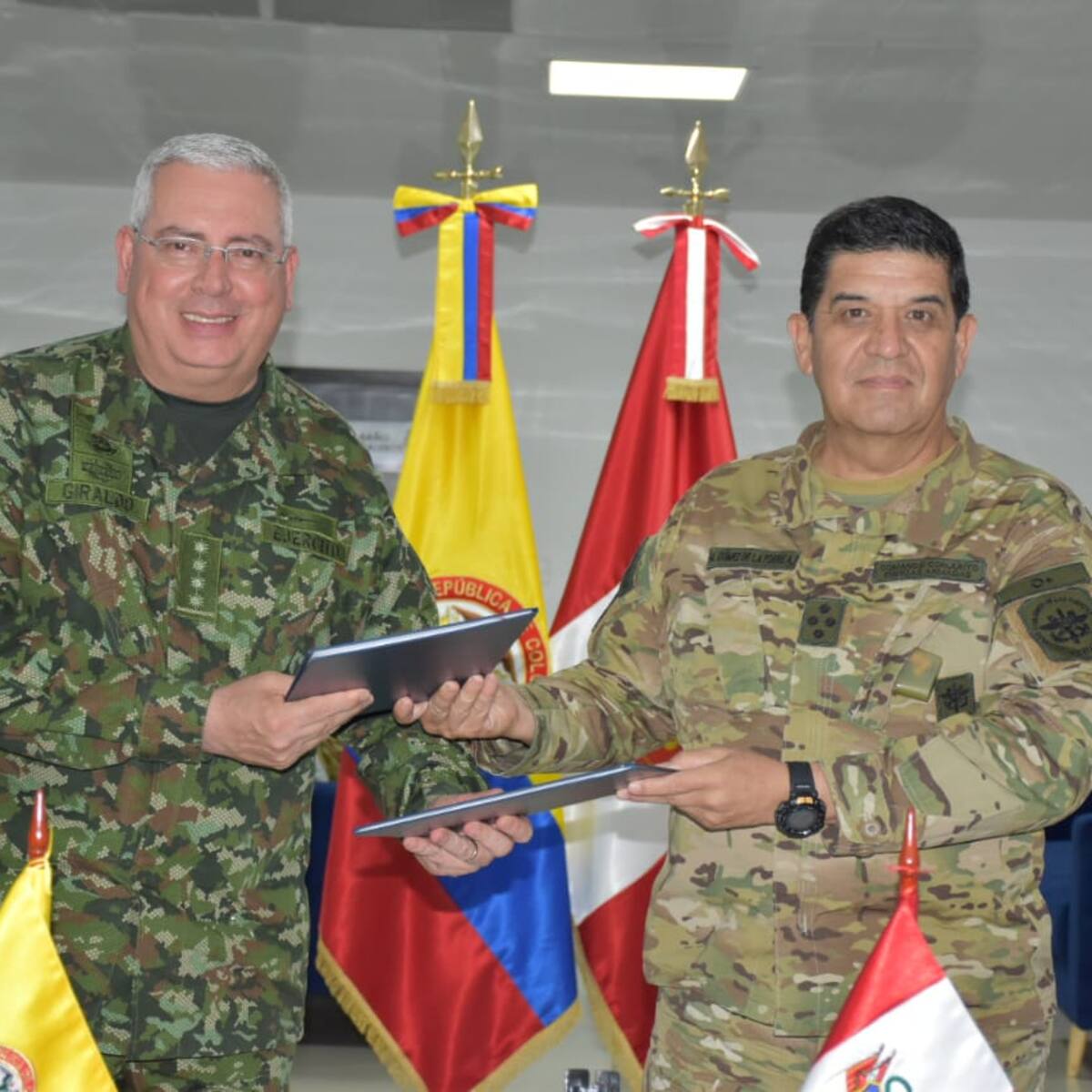 FF.MM de Colombia y Perú firman acuerdo para combatir amenazas en la frontera