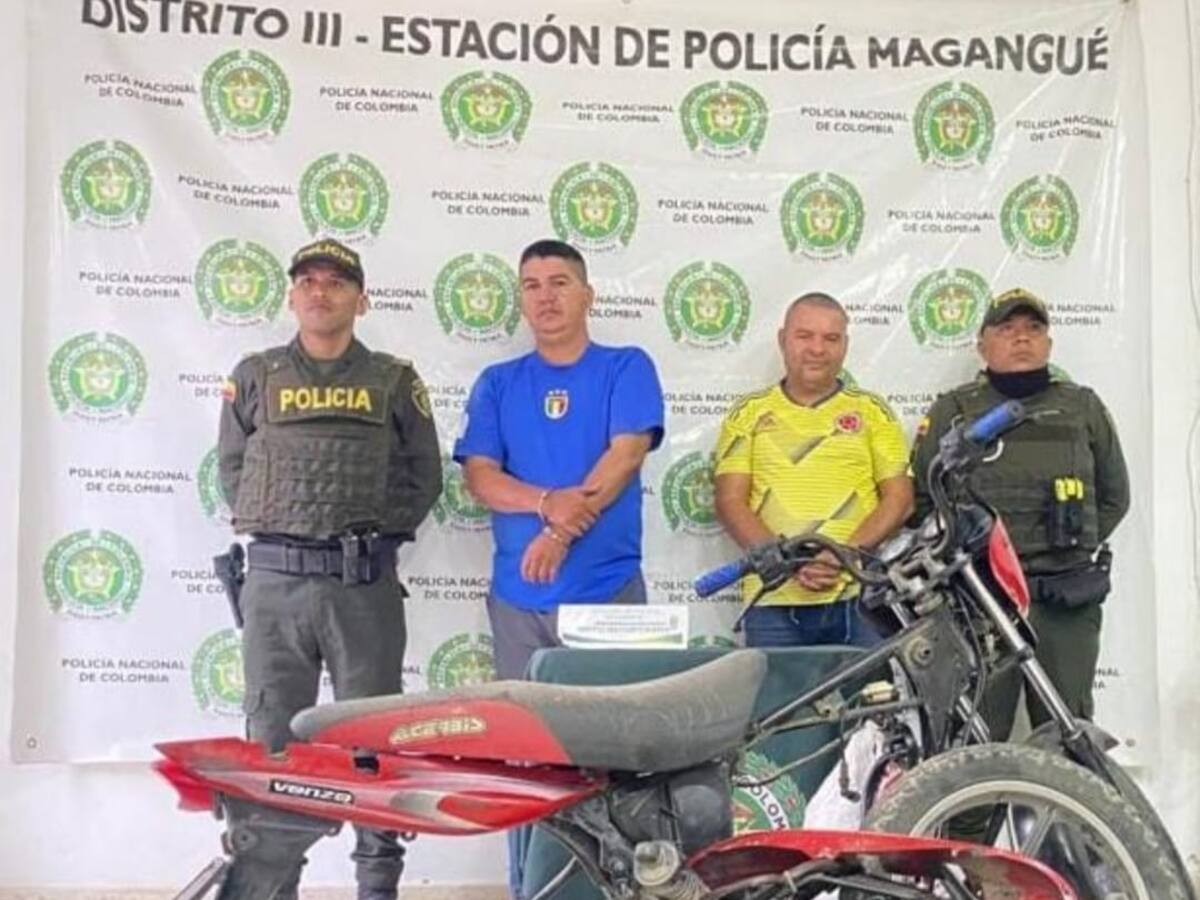 Policía capturó a dos hombres desvalijando una moto robada en Magangué