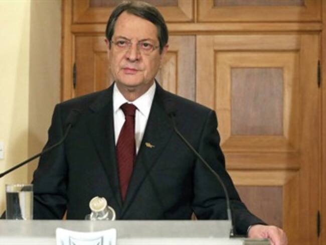Presidente chipriota amenzó con renunciar en negociaciones de rescate a la crisis