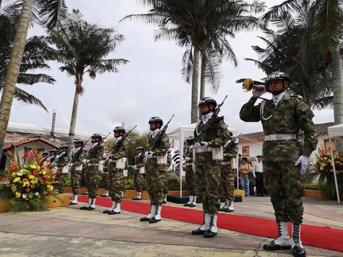 Las autoridades políticas, administrativas y militares del Quindío participaron de los actos protocolarios en el que se honró la memoria de los próceres de la patria como Simón Bolívar que pasó por el municipio de Salento, Quindío