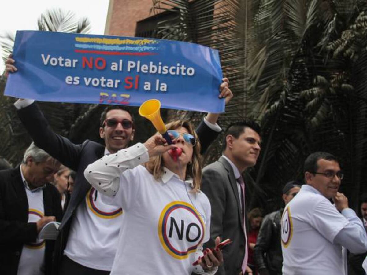 Otros promotores del No en desacuerdo con nueva mesa que propone Uribe