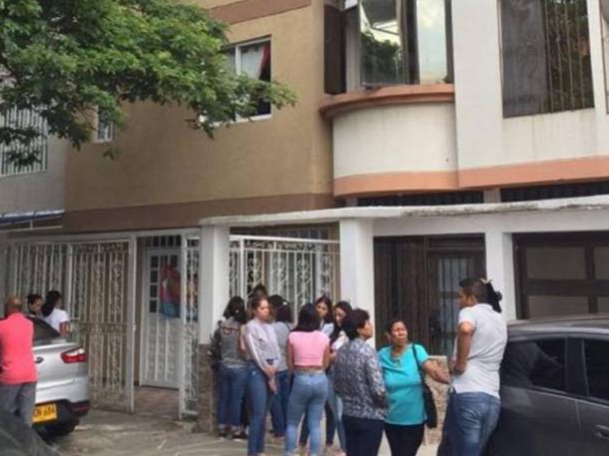 Investigan muerte de mujer que cayó de un quinto piso