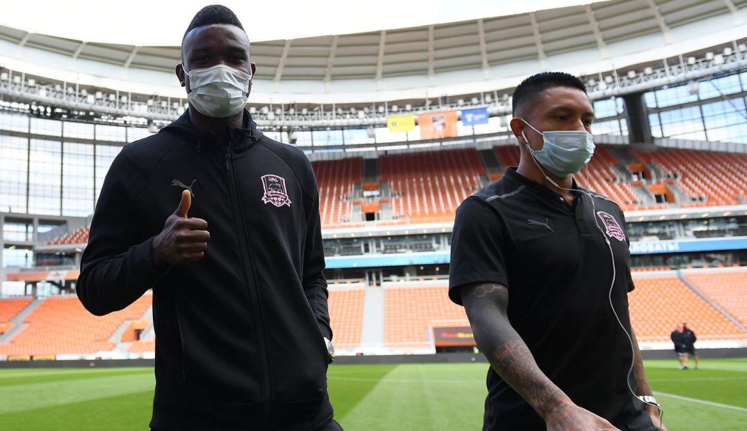 Jhon Córdoba luce la indumentaria de su nuevo equipo.