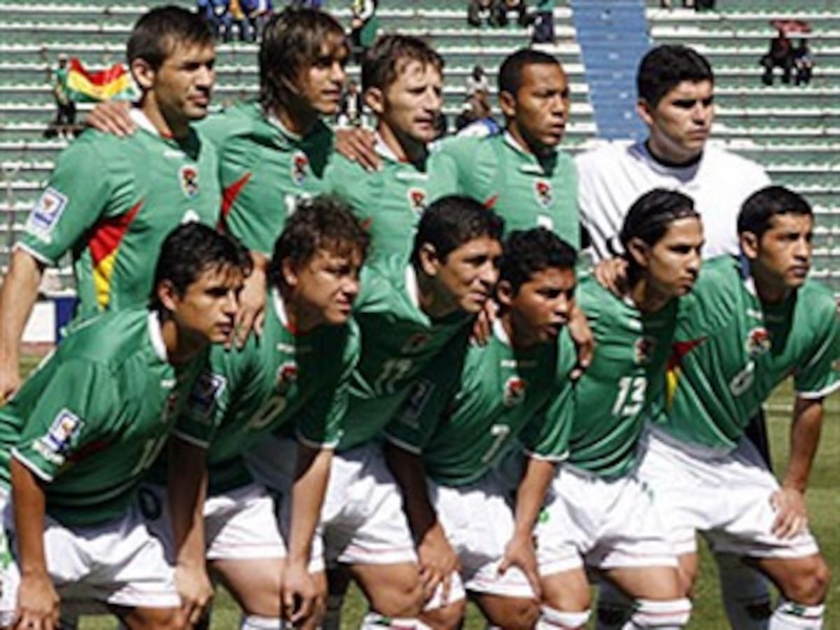 Bolivia cita 32 jugadores para eliminatorias contra Uruguay y Colombia