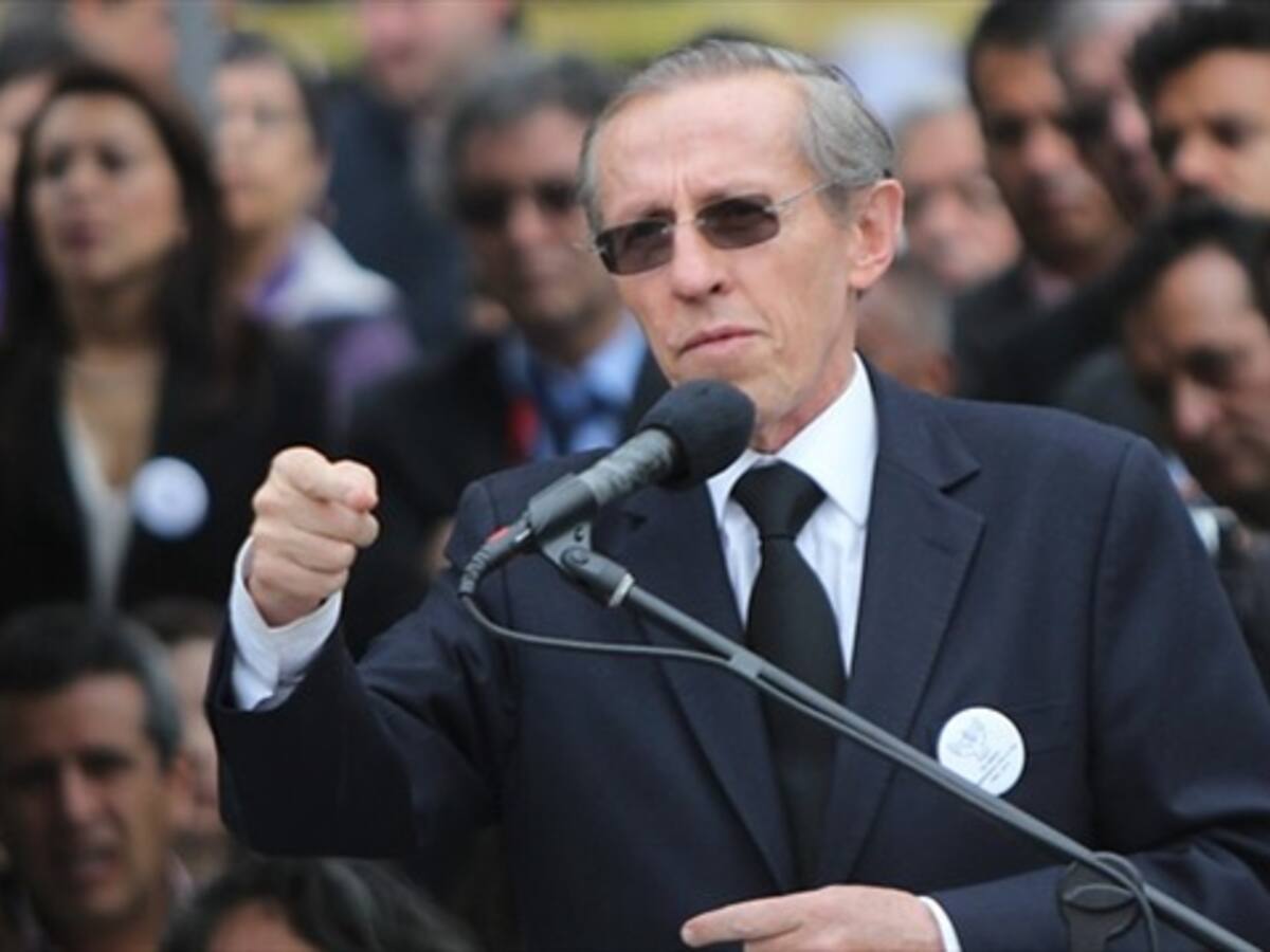 Solución jurídica debe ser para todos en el conflicto: Navarro Wolff
