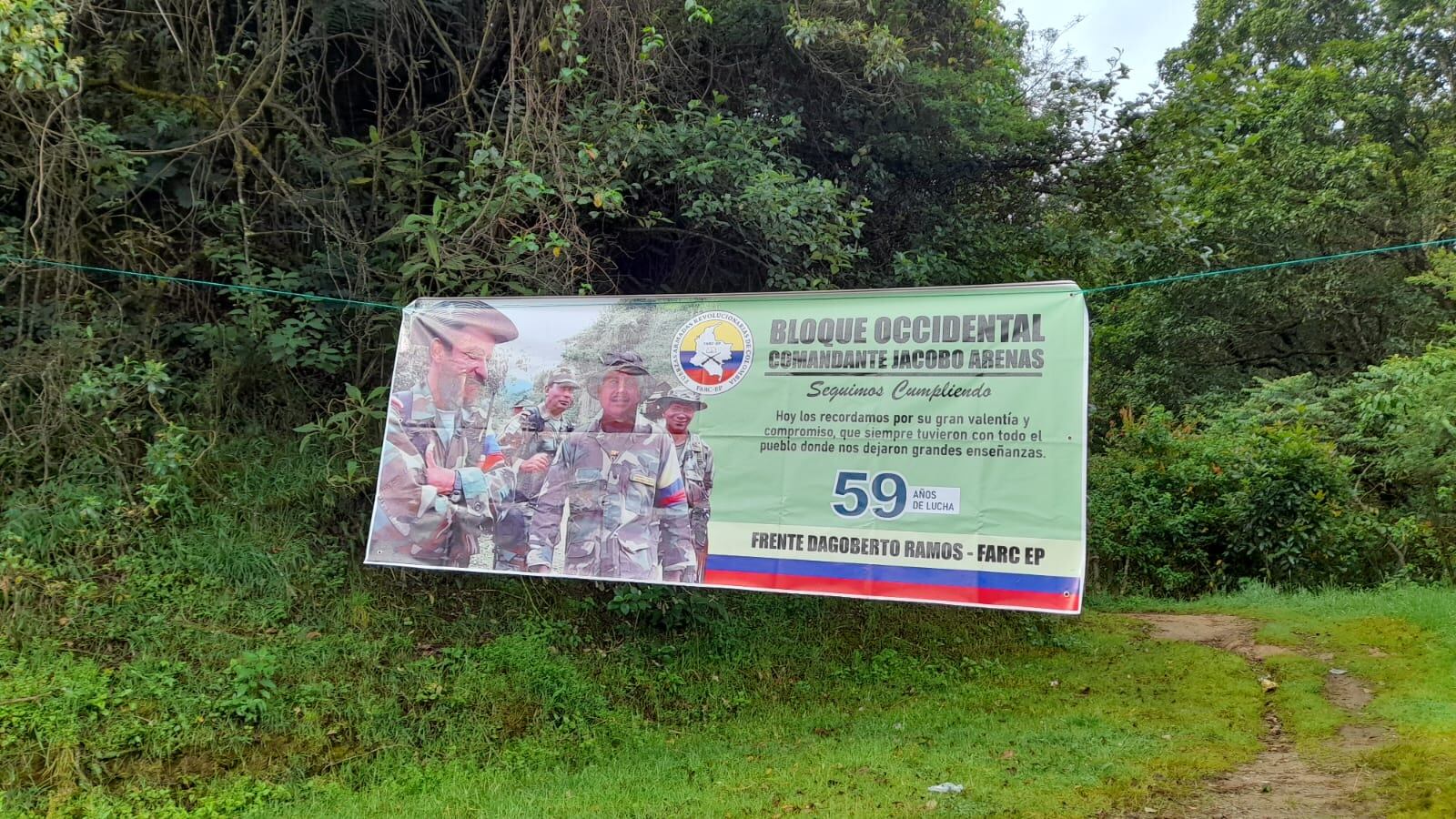 Hombres armados en la vereda Las Vueltas del municipio de Totoró, instalaron muy cerca del casco urbano, vallas de las disidencias de las Farc.