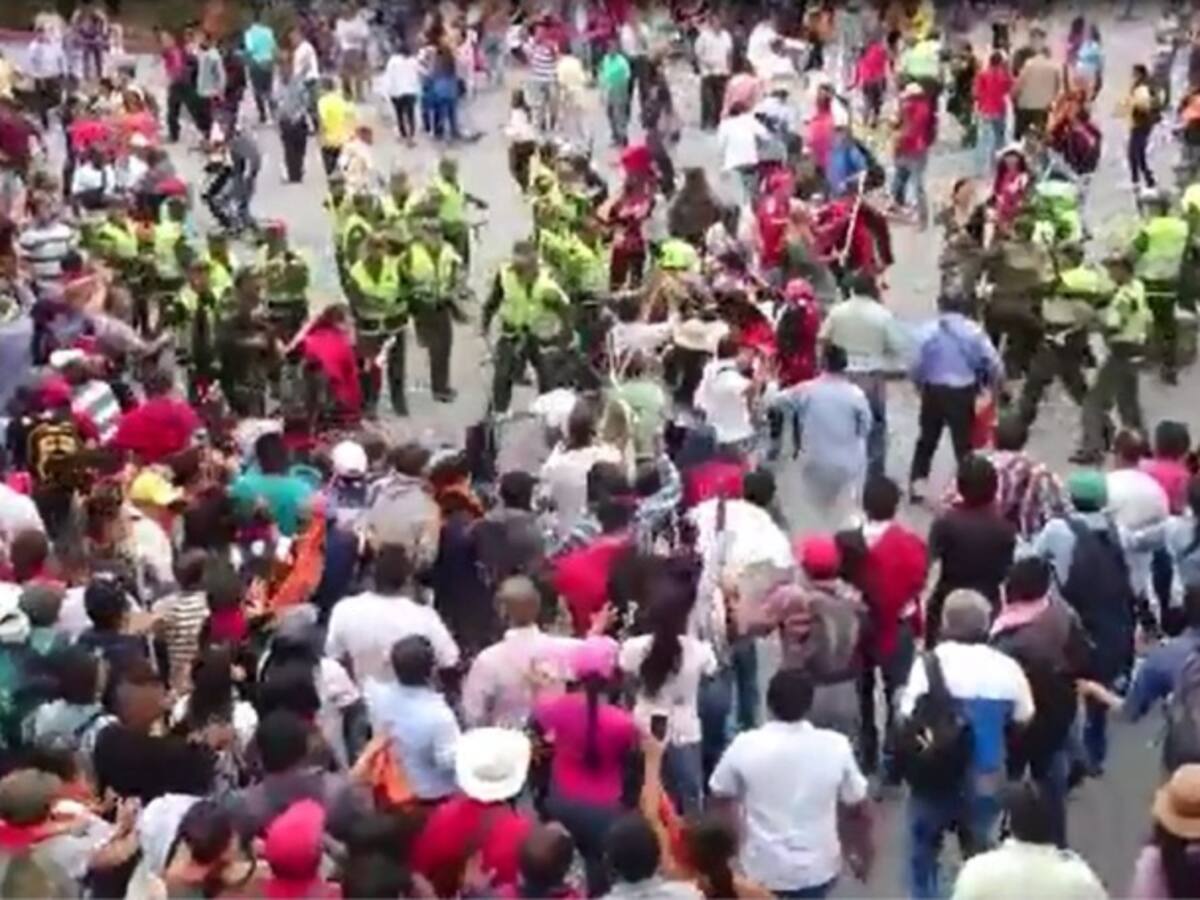 Queman vehículo en medio del paro campesino en el Cauca