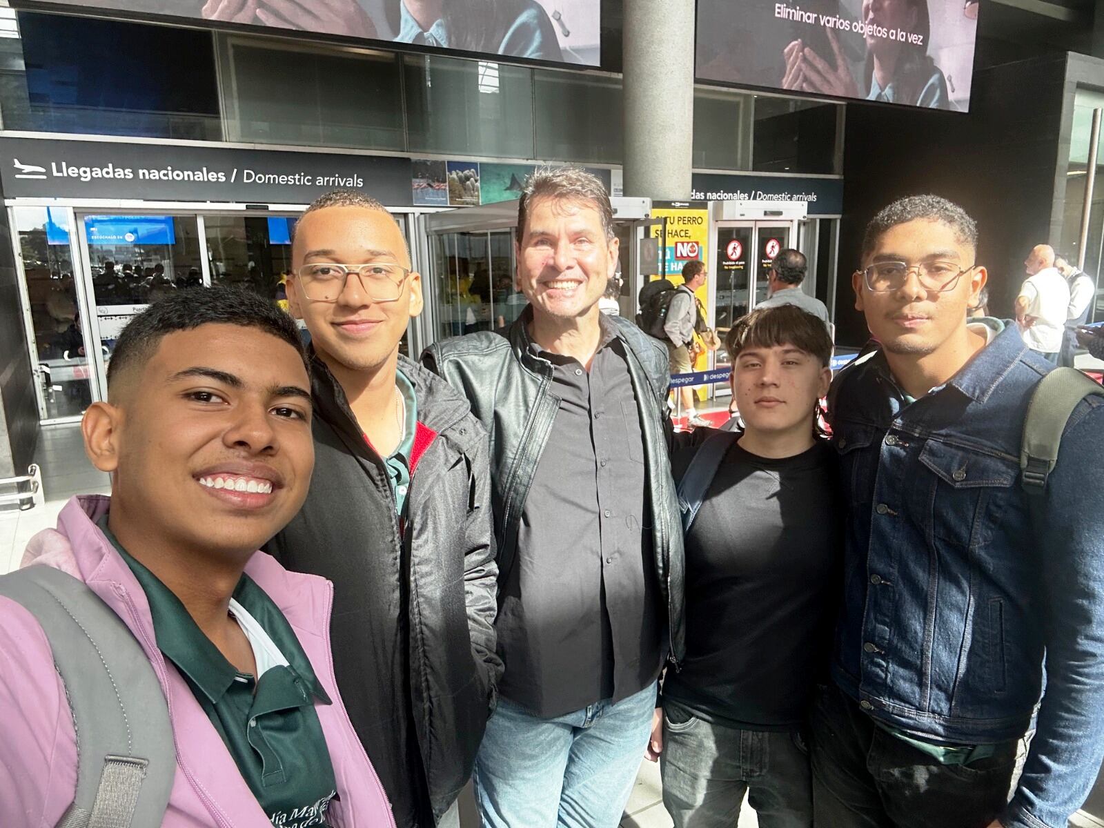 Equipo ganador de la Hackatón Movilidad Cartagena 2025 visitó el Metro de Bogotá y TransMilenio