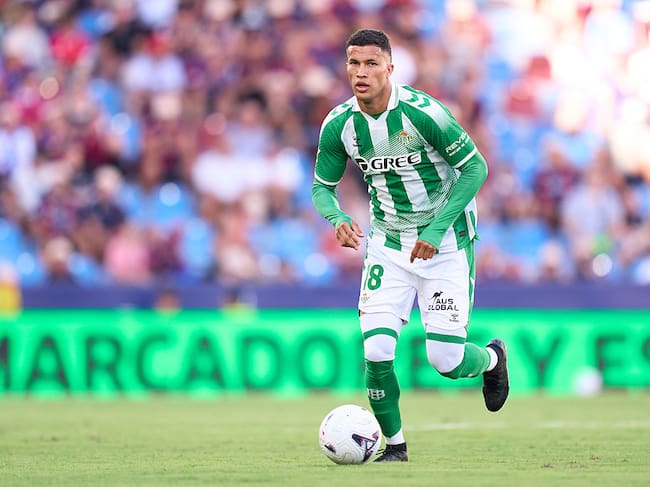 Así les fue a Nelson Deossa y Cucho Hernández en remontada del Betis ante Lille por Champions League. (Photo by Mateo Villalba/Getty Images)