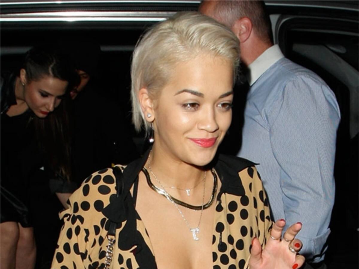 Rita Ora enseña más de la cuenta