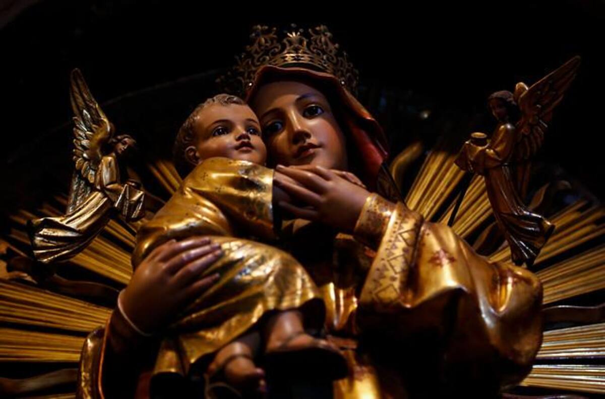 Imágenes de algunas de los principales templos e iglésias cátolicas de Bogotá, donde los fieles se reúnen a conmemorar la pasión de Cristo.