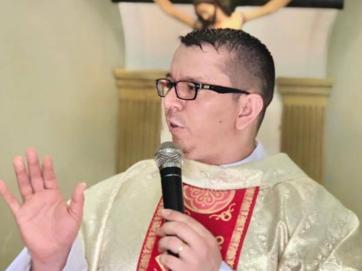 Sacerdote hace ceremonias religiosas donde “bendice” a candidatos políticos