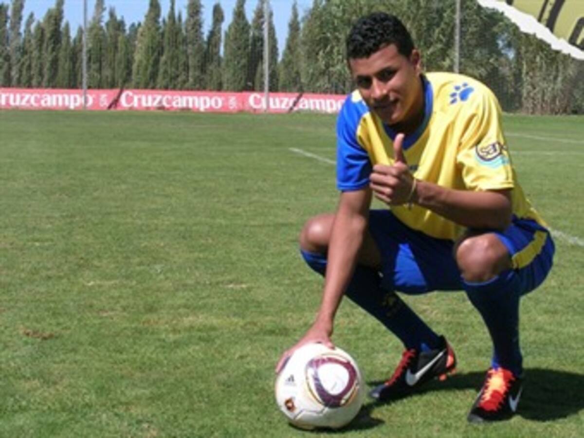 Futbolista colombiano regala camiseta en concurso de internet en España