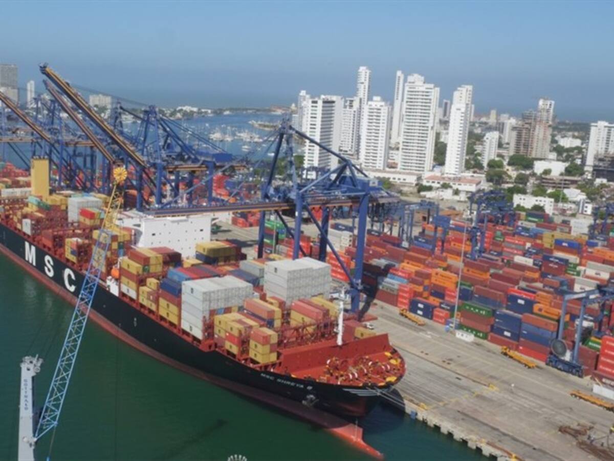 Cartagena recibió el portacontenedor más grandes que ha llegado al Caribe colombiano