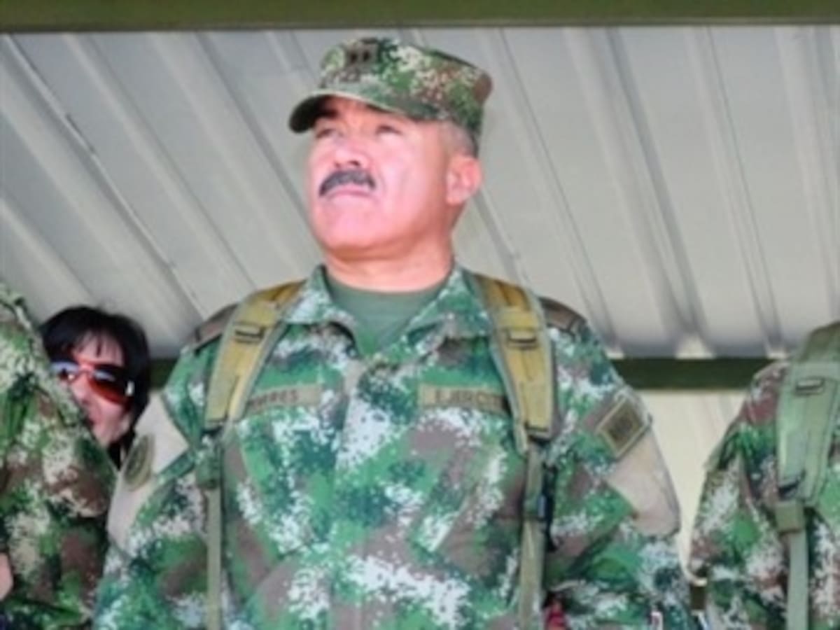 Piden investigar general de la República por triple homicidio