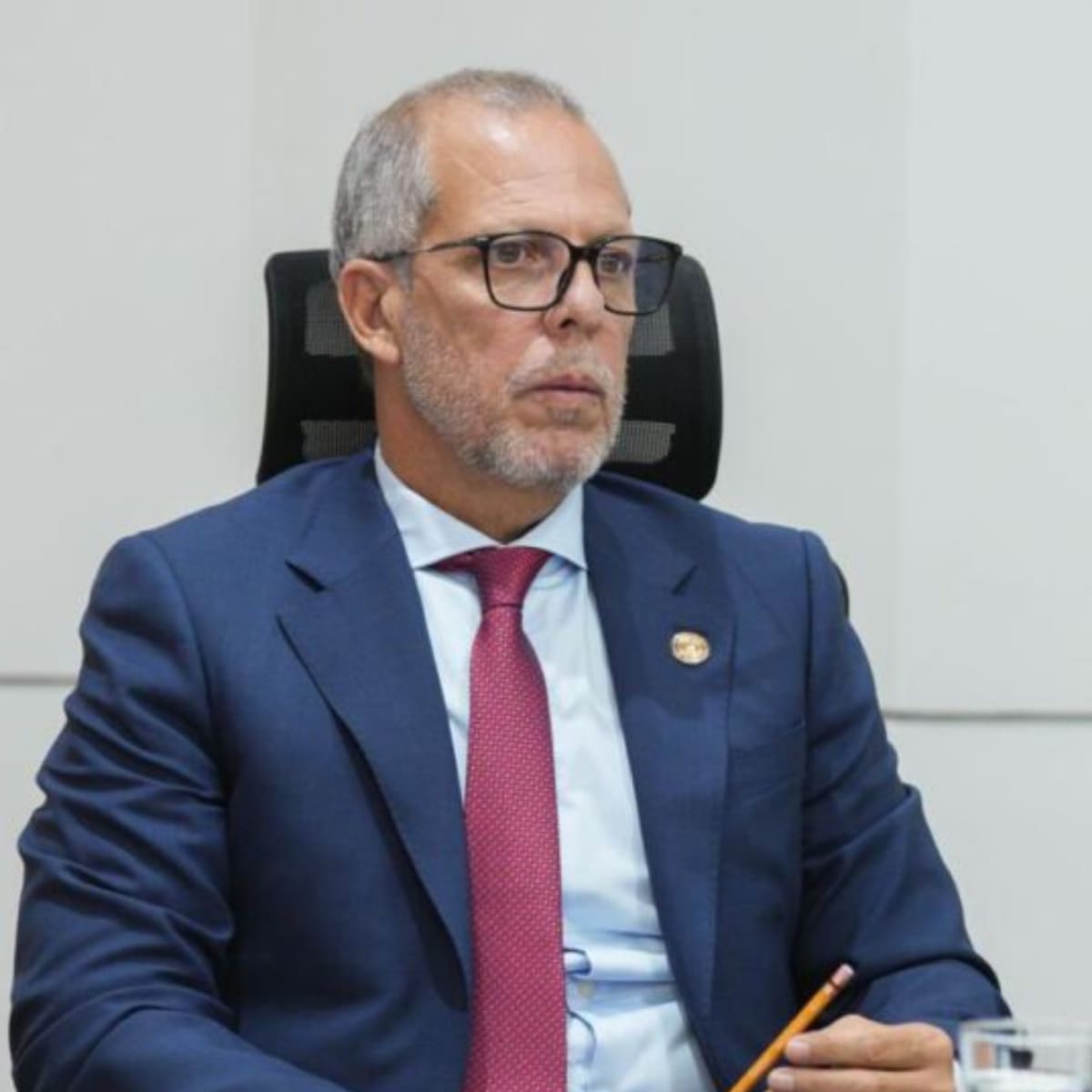 Piden explicaciones a la canciller por escándalo del embajador Saade y su chef con vehículo oficial