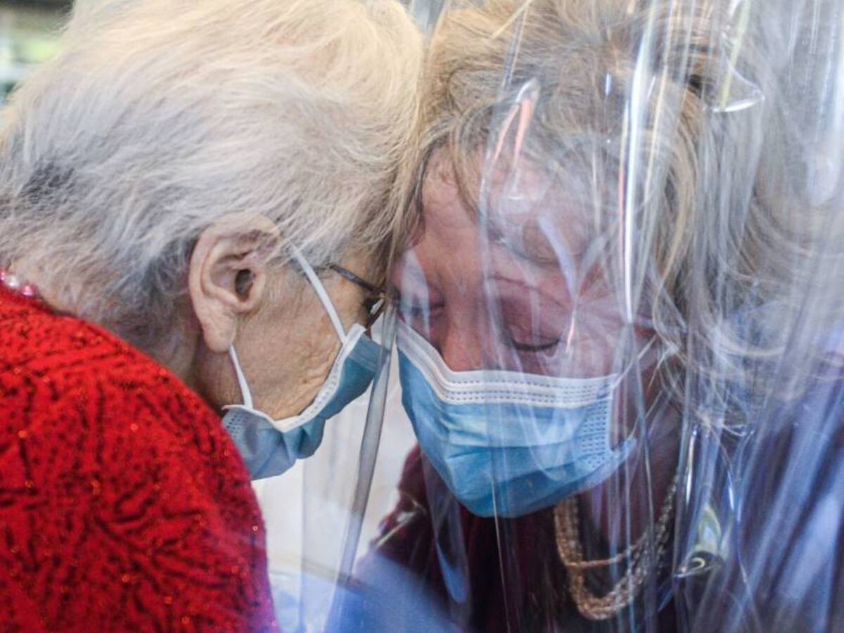 Personas que superaron COVID-19 tienen más riesgos en su salud mental