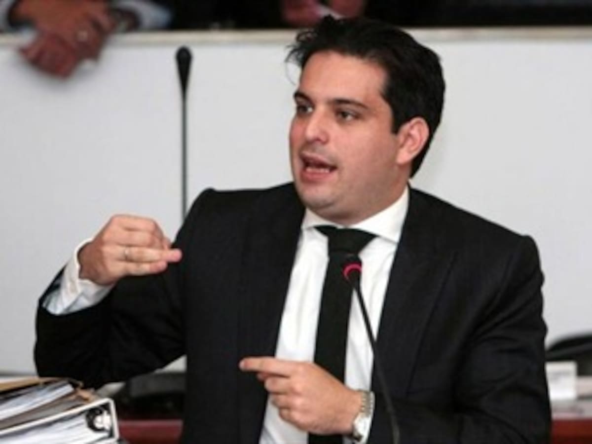 Pastrana y Uribe atacan el proceso de paz: Simón Gaviria