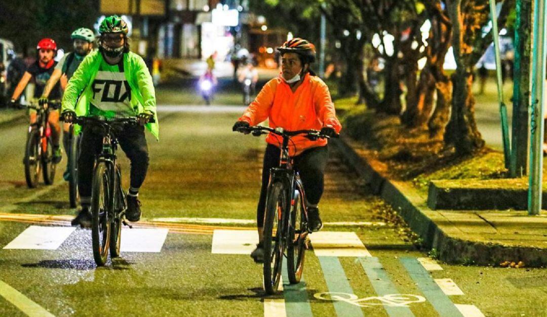 Ciclovida nocturna en Manizales