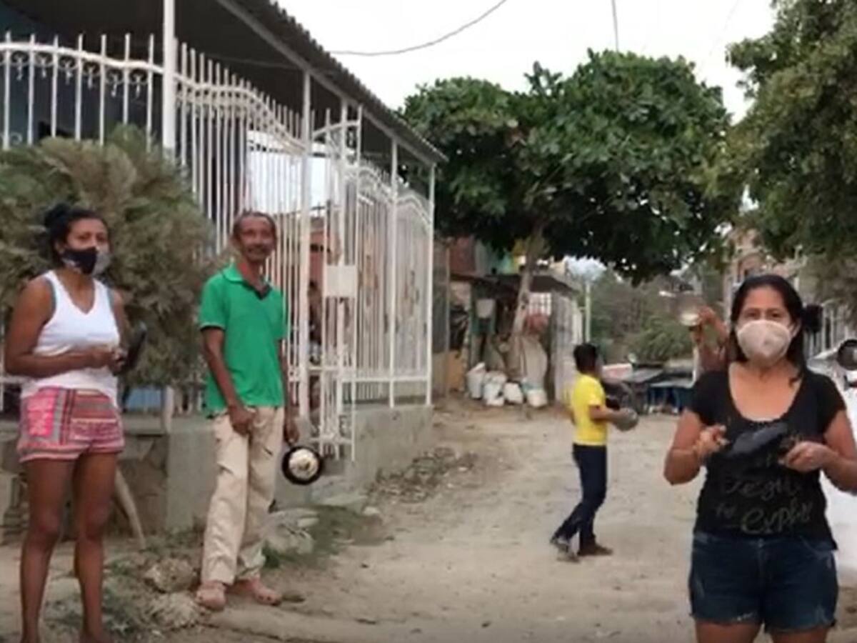 Barrio Villa Rosa en Cartagena hizo cacerolazo para reclamar mercados