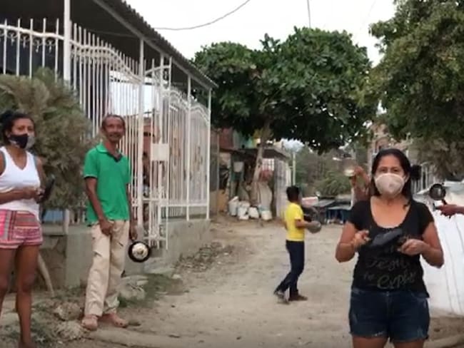 Barrio Villa Rosa en Cartagena hizo cacerolazo para reclamar mercados