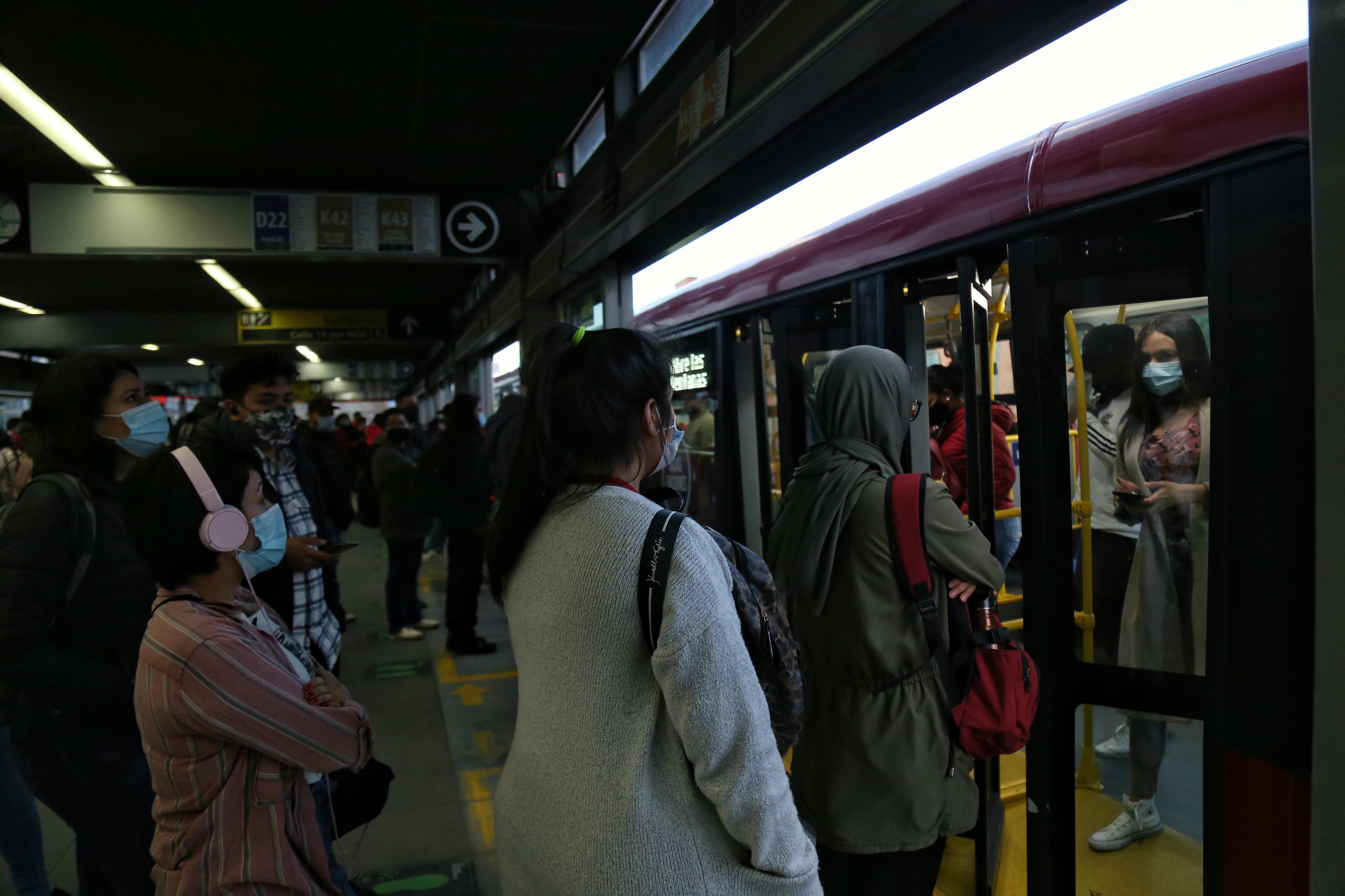 Menor es asesinado con arma blanca en Transmilenio // Colprensa