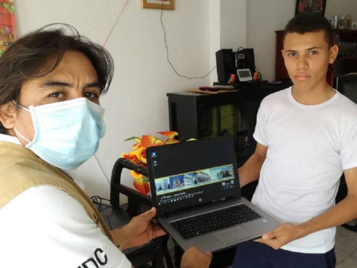 UniCartagena ha entregado 400 computadores para clases no presenciales