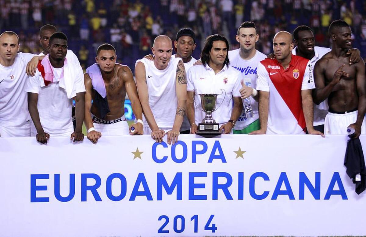 El encuentro de la Copa EuroAmericana resultó favorable al equipo del Principado, que con gol del búlgaro Dimitar Berbatov derrotó a Junior Metropolitano de Barranquilla.