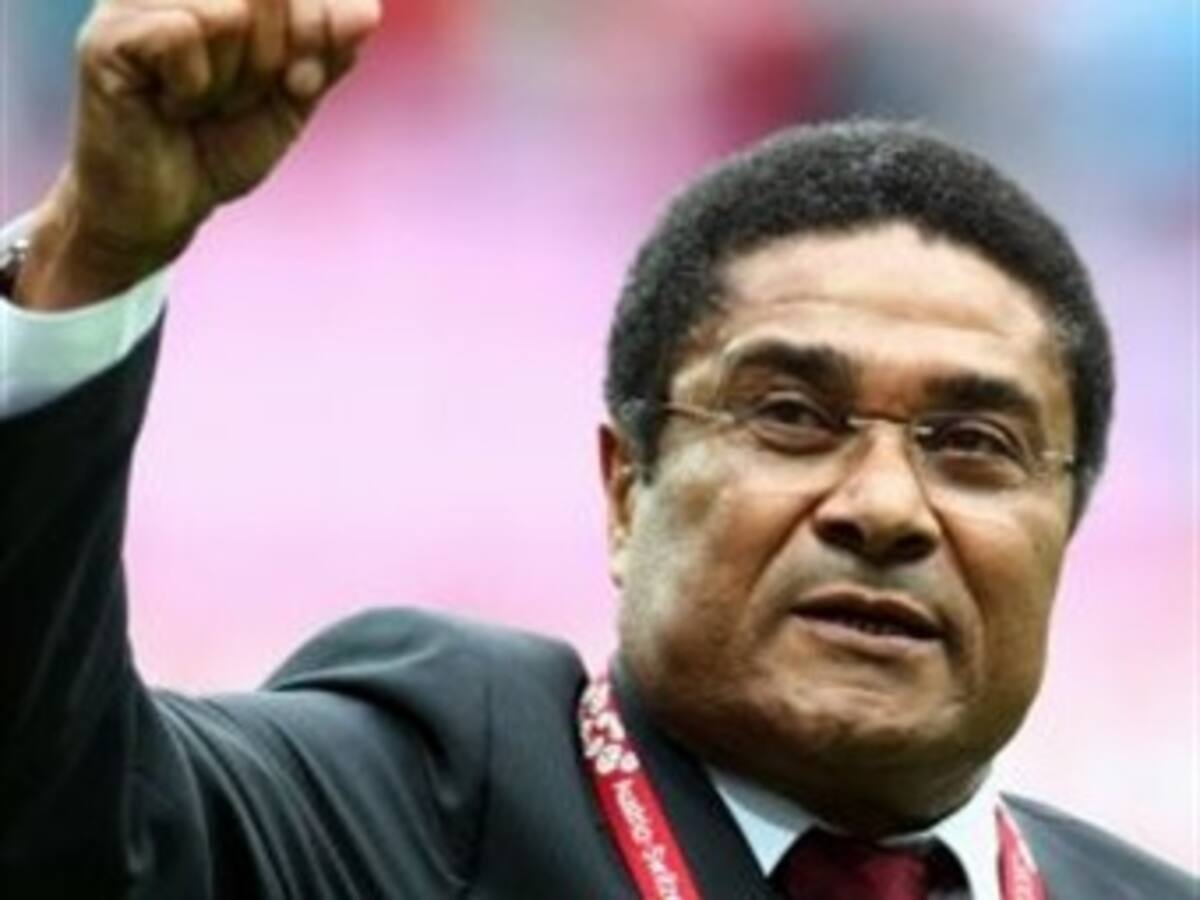 El legendario futbolista portugués Eusébio permanece internado en Polonia