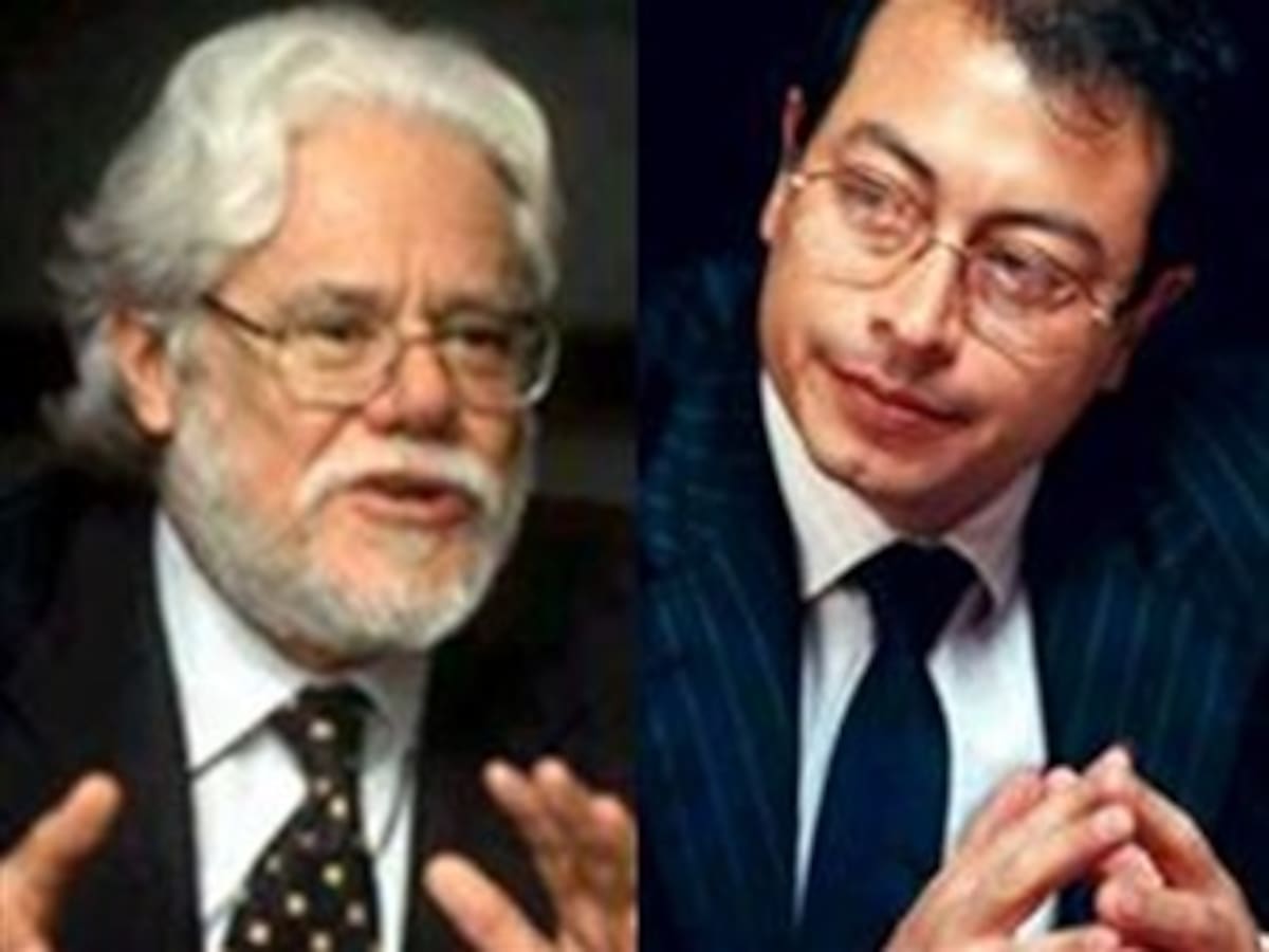 Gaviria y Petro intercambian 'pullas'