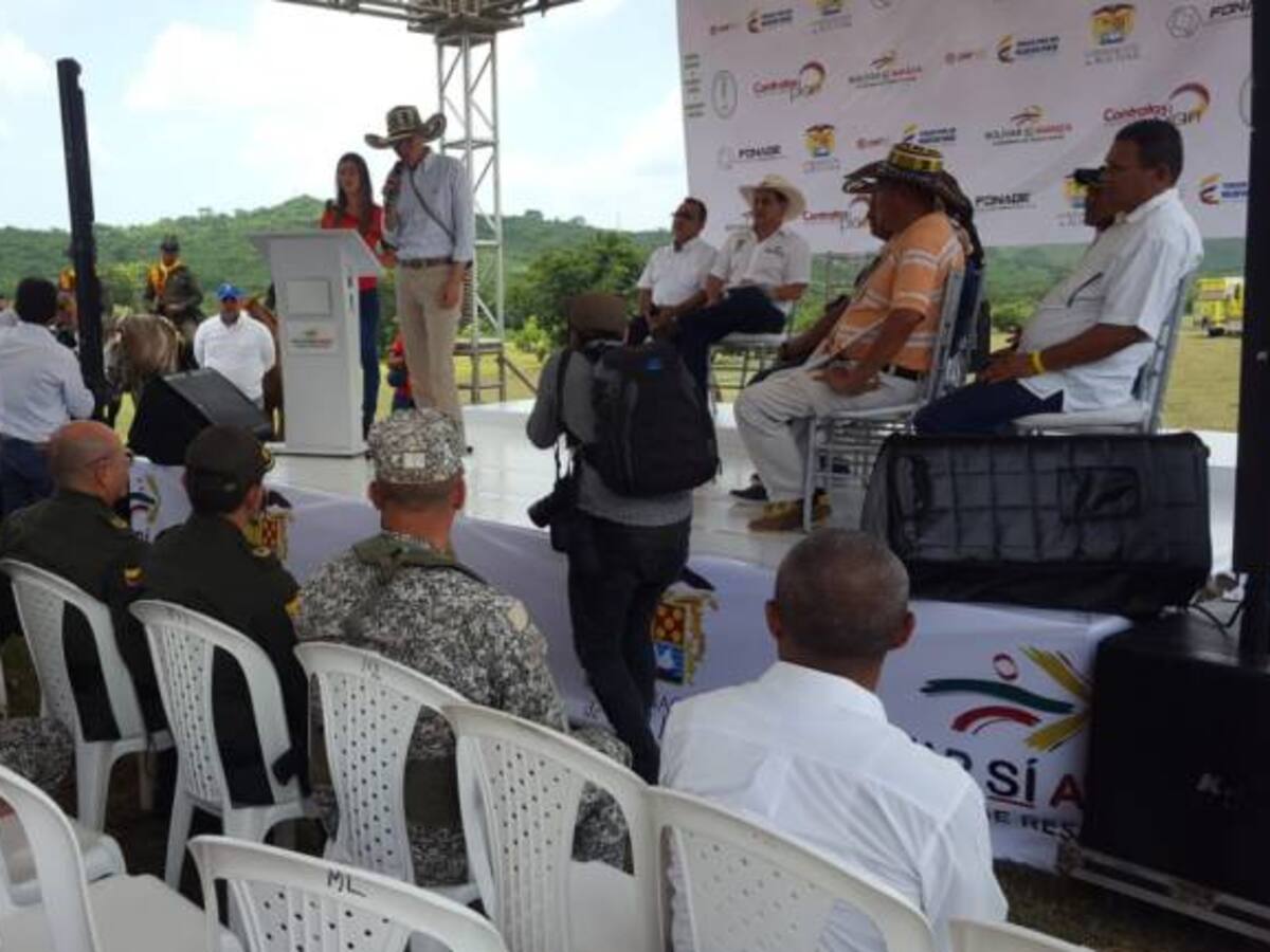 Armada Nacional apoya a mujeres víctimas del conflicto en Bolívar