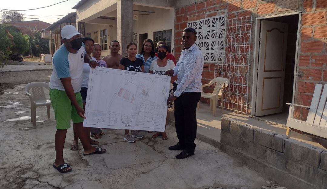 Residentes del sector La Bendición, aseguran que un inspector de policía pretende tumbar sus inmuebles