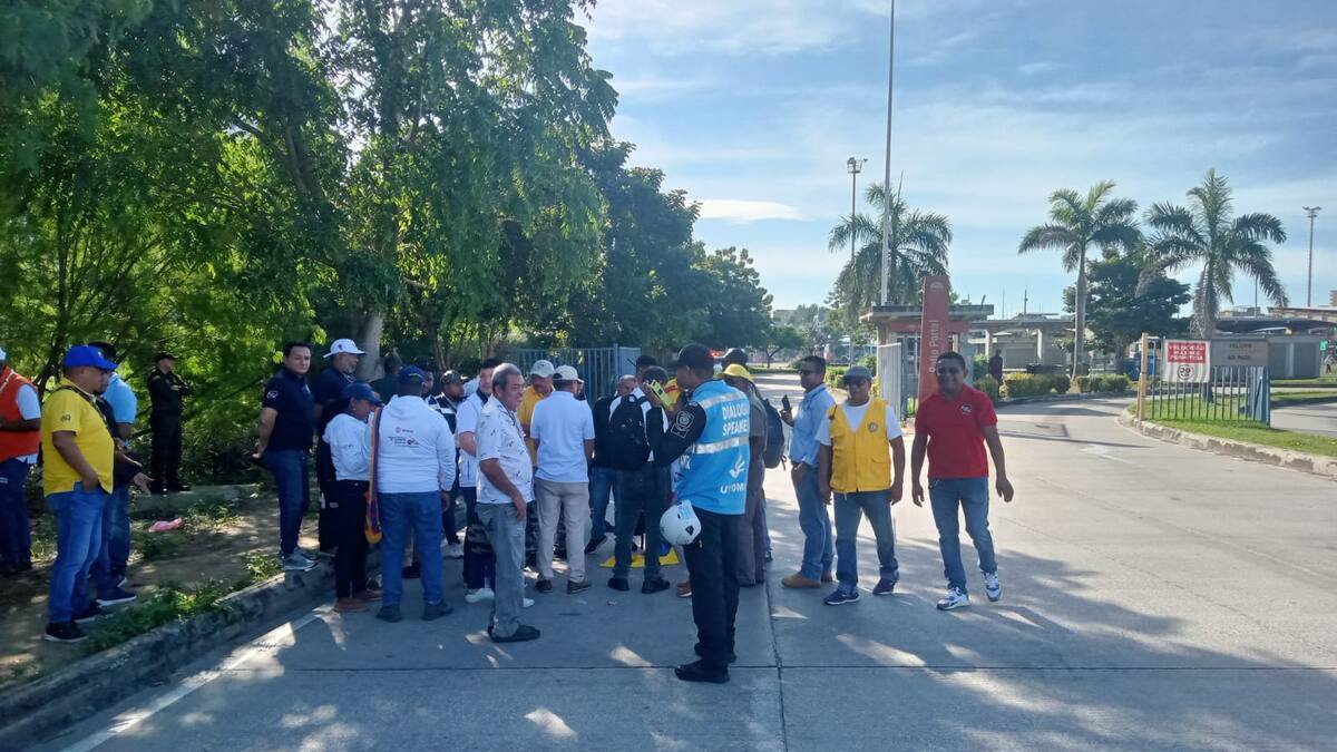 Conductores de Transcaribe protestaron por despidos y condiciones laborales