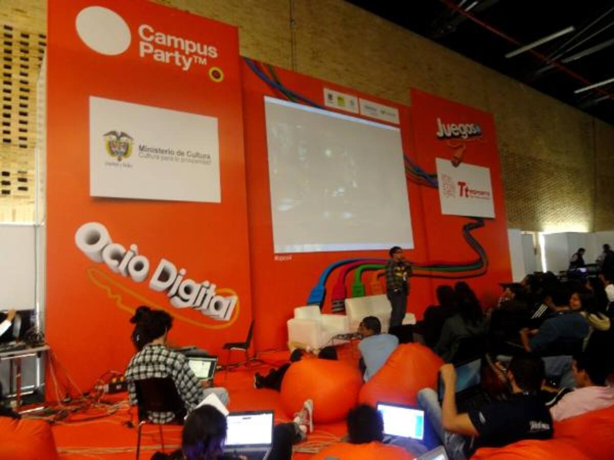 En este pabellón se encuentran dispuestas las diversas zonas temáticas y áreas de contenido del Campus.